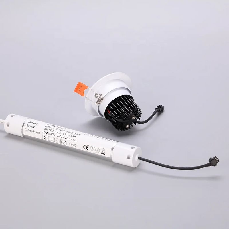 Geniş Sıcaklık Aralığı Tavan Acil Işık COB LED 3W Ni-Cd Pil L128N